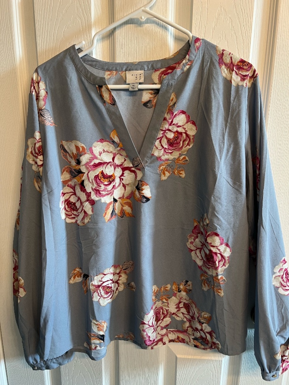 Long Sleeve V-Neck Blouse Size XL